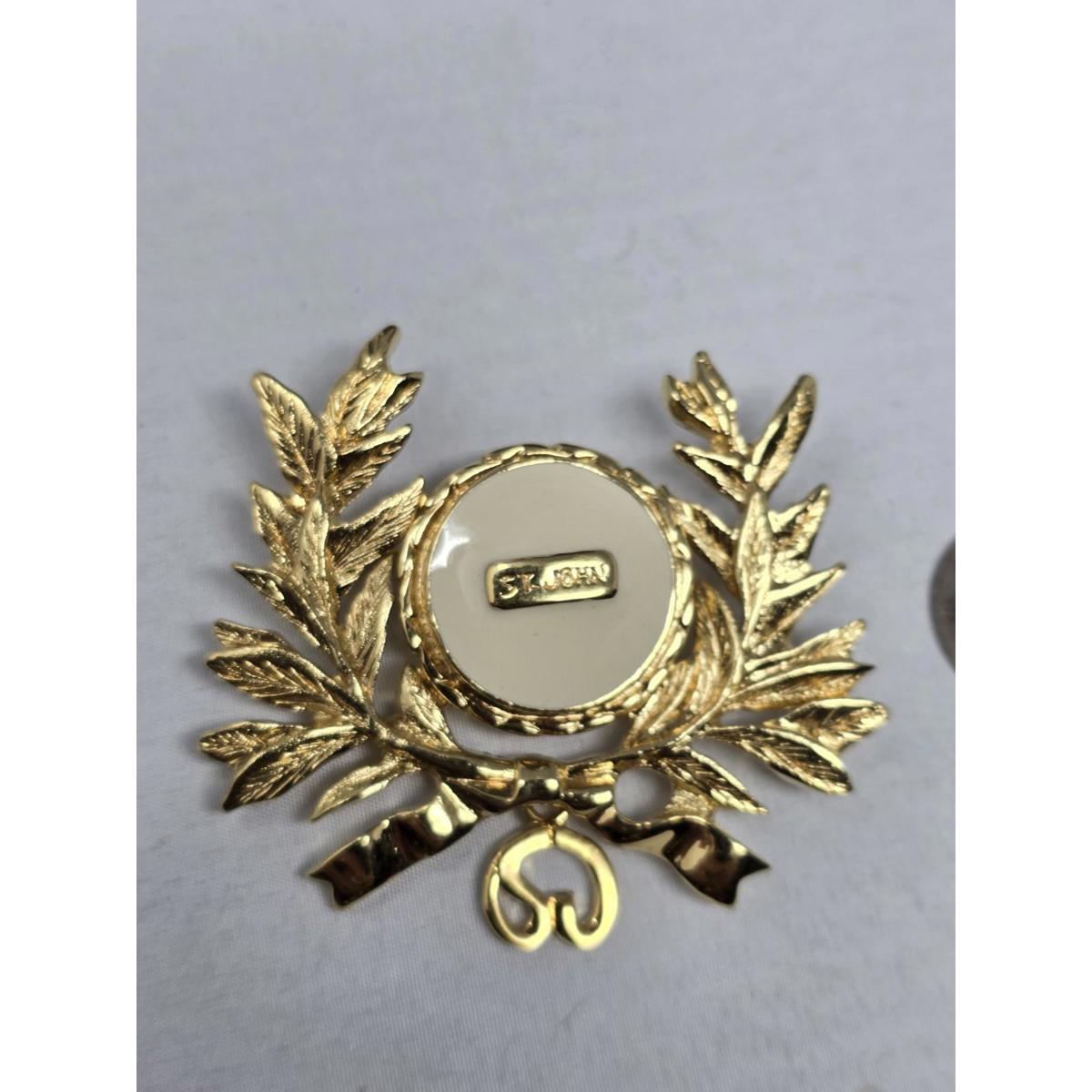 Rare Perfect StJohn Enamel Gold Brooch W Dangling Emblem 86$